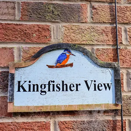 No 18 Riverside Walk Kingfisher * 惠特比
