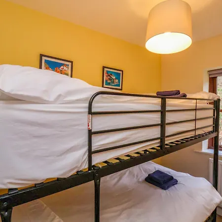 No 18 Riverside Walk Kingfisher * 惠特比