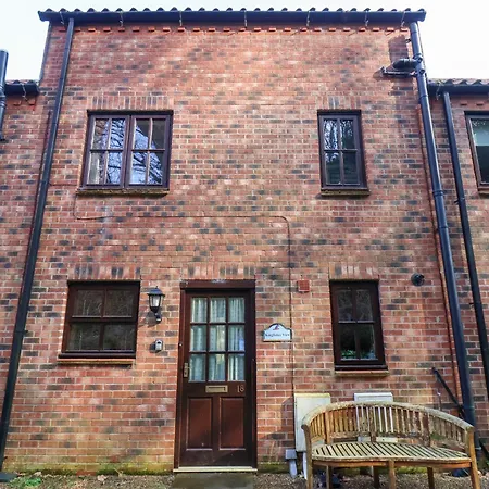 No 18 Riverside Walk Kingfisher 惠特比